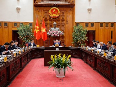 Thủ tướng Phạm Minh Chính chủ trì cuộc họp với Tổ công tác bảo đảm an ninh năng lượng - Ảnh: VGP.