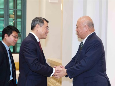 Trưởng Ban Tổ chức Trung ương Lê Minh Hưng tiếp Cố vấn đặc biệt Liên minh Nghị sĩ hữu nghị Nhật - Việt Takebe Tsutomu. Ảnh: Phương Hoa - TTXVN.