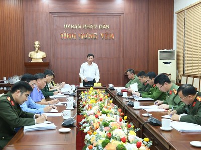 Phó Chủ tịch thường trực UBND tỉnh Hưng Yên Nguyễn Lê Huy phát biểu chỉ đạo tại cuộc họp.