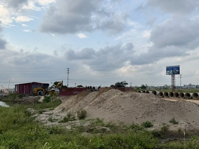 Tại Hải Phòng, khu công nghiệp Tràng Duệ 3 do CTCP Khu công nghiệp Sài Gòn - Hải Phòng, công ty con của Tổng công ty Phát triển Đô Thị Kinh Bắc làm chủ đầu tư đang được triển khai xây dựng. Ảnh: Quỳnh Nga