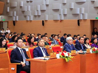 Các đại biểu tham dự kỳ họp.