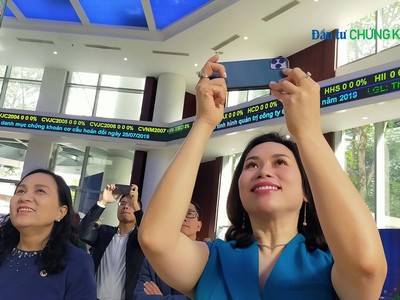 Giao dịch chứng khoán sáng 30/7: Sắc xanh lan tỏa, VN-Index tiếp tục tiến bước