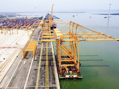 Cảng Lạch Huyện là một trong các dự án có sự tham gia của doanh nghiệp Pháp, mở thêm không gian hợp tác đầu tư và kết nối chuỗi cung ứng khu vực. Ảnh: Đ.T