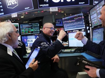 Giảm bớt nỗi lo, chứng khoán đồng loạt khởi sắc