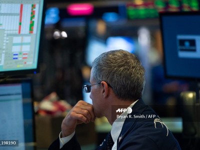 Khối ngoại ồ ạt gom cổ phiếu ngân hàng, mua ròng hơn 300 tỷ đồng trong phiên cuối tuần 12/10