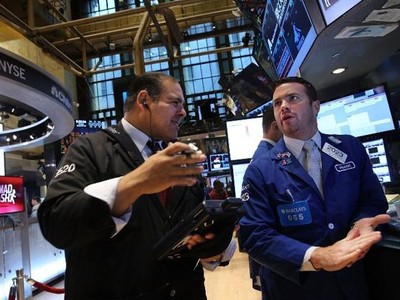 Nhà đầu tư phản ứng tiêu cực trước quyết định của Fed