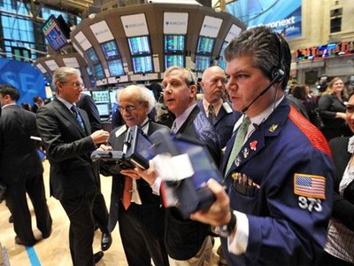 Vượt qua nỗi lo chiến tranh, nhà đầu mạnh dạn rót tiền vào chứng khoán