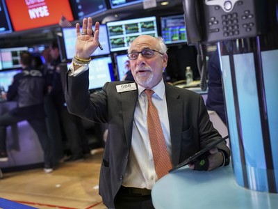 Giao dịch khối ngoại ngày 15/5: Khối ngoại bất ngờ mua ròng mạnh chứng chỉ quỹ FUEVFVND 