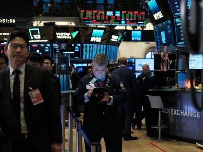 Khối ngoại tiếp tục mua mạnh HPG, xả bán STB trong phiên 28/11