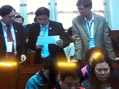 Đại diện Ngân hàng Agribank và chi nhánh Nam Hà Nội trình bày tại tòa (ảnh chụp qua màn hình)