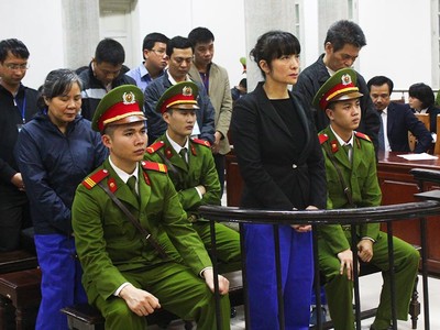 Các bị cáo nghe tuyên án chiều 7/1