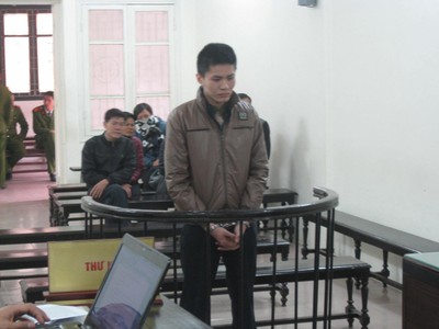 Lừa xin việc bằng mác “cha làm quan to”