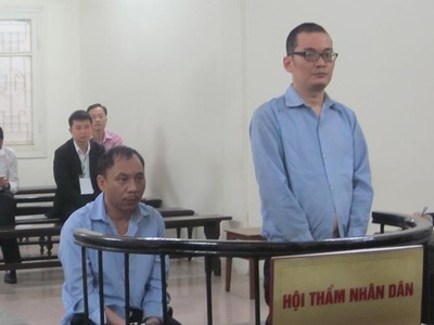 Hai bị cáo Trung Quốc tại tòa