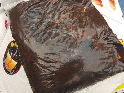 Thu giữ 10.000 gói kẹo trẻ em và 1,3 tấn phụ gia, thực phẩm không rõ xuất xứ