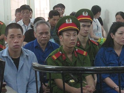 30 tháng tù cho cựu Kiểm sát viên Hà Nội nhận tiền “chạy án“