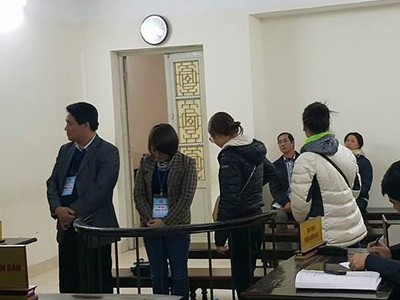 Mua lại cả công ty chỉ để đưa người sang châu Âu trái phép