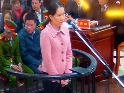 Bị cáo Nguyễn Minh Thu trình bày trước tòa.