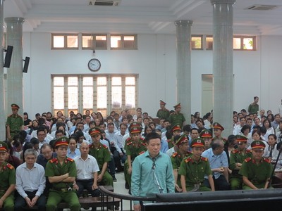 Quang cảnh phiên tòa.