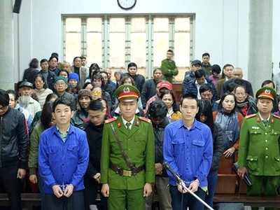 Các bị cáo tại tòa.