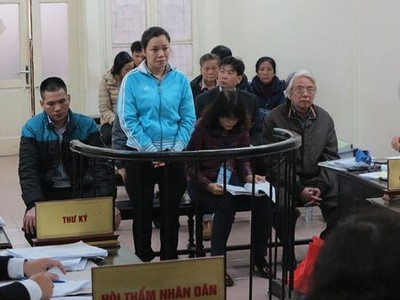 Các bị cáo tại phiên tòa trước. 