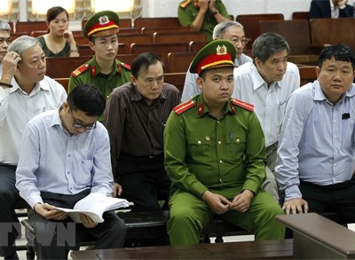 Các bị cáo tại Tòa. Ảnh TTXVN.