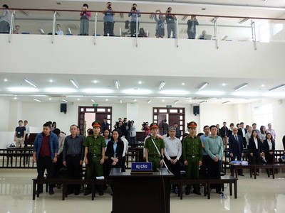 Quang cảnh phiên tòa.