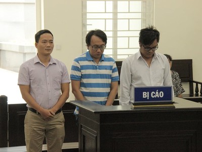 Các bị cáo tại tòa trong đó có một bị cáo vắng mặt tại buổi tuyên án.