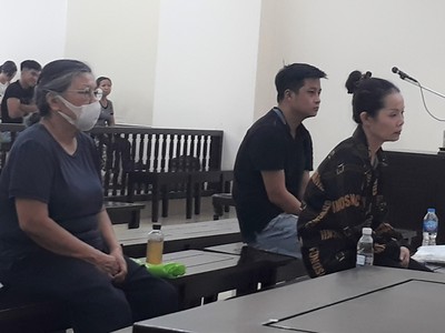 Các bị cáo tại tòa. 