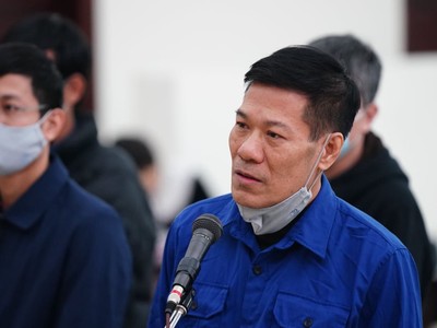 Ông Nguyễn Nhật Cảm hầu tòa.