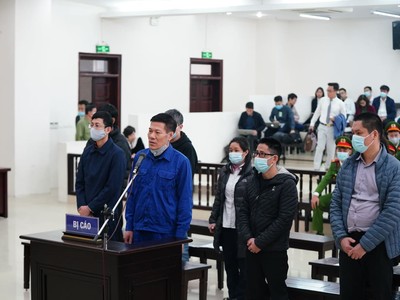 Các bị cáo tại tòa.