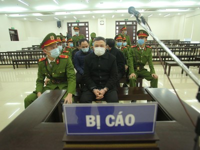 Các bị cáo tại tòa.