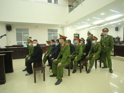 Các bị cáo tại tòa.