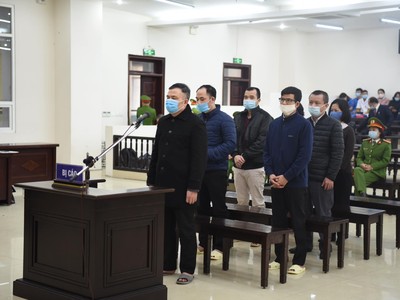 Các bị cáo tại tòa.