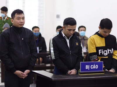 Các bị cáo hầu tòa