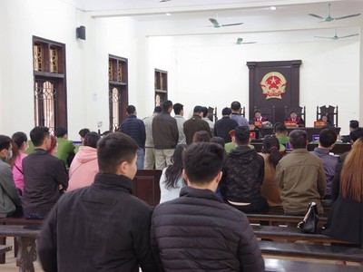 Quang cảnh phiên tòa xét xử.