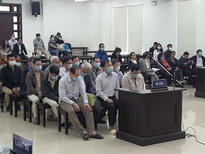 Các bị cáo hầu tòa sáng nay.