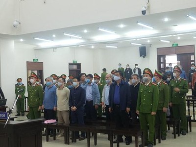 Các bị cáo tại phiên tòa sơ thẩm.