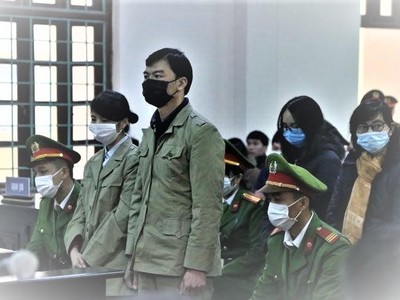 Các bị cáo tại phiên tòa hồi đầu năm 2021. 