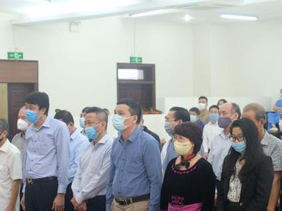 Các bị cáo tại phiên tòa sơ thẩm.