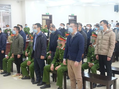 Các bị cáo tại tòa.