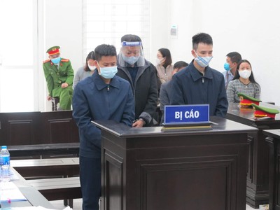 Các bị cáo tại tòa.