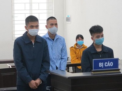 Các bị cáo tại tòa.