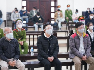 Các bị cáo tại tòa.