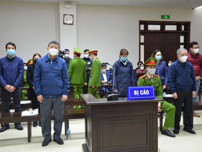 Các bị cáo tại tòa.