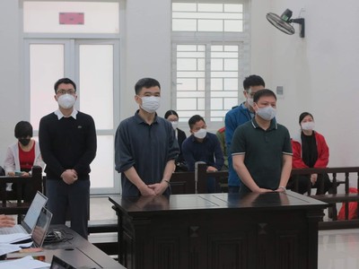 Các bị cáo tại tòa.