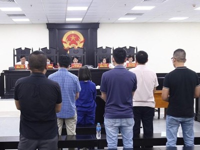 Các bị cáo tại tòa.