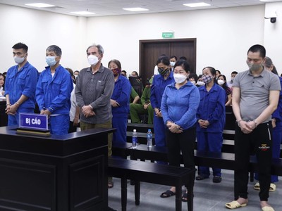 Các bị cáo tại tòa.