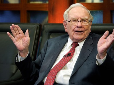 Warren Buffett nắm giữ số tiền mặt kỷ lục 137 tỷ USD