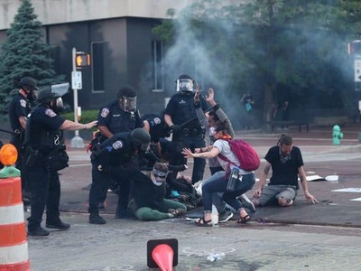 Bất ổn xã hội tại Mỹ tăng cao, chứng khoán vẫn phớt lờ