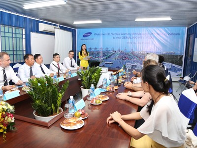 Cảng Gemalink đón Đại sứ đặc mệnh toàn quyền Pháp tới thăm
